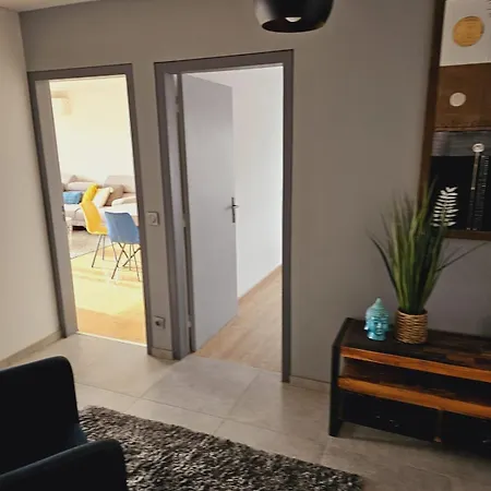 Apartment Avec Parking Centre *