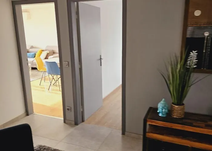 Apartment Avec Parking Centre *