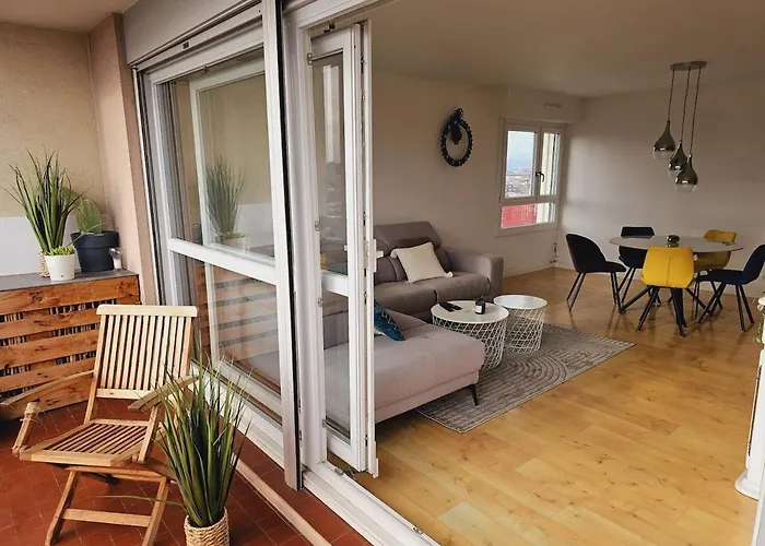Apartment Avec Parking Centre *